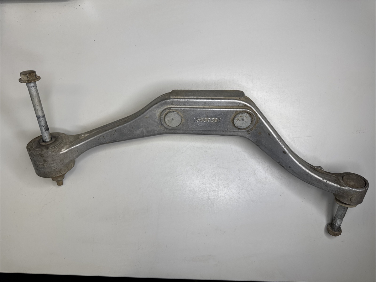 1999-2007 Chevrolet Silverado GMC Sierra Front Diff Mount Bracket 15999801 OEM