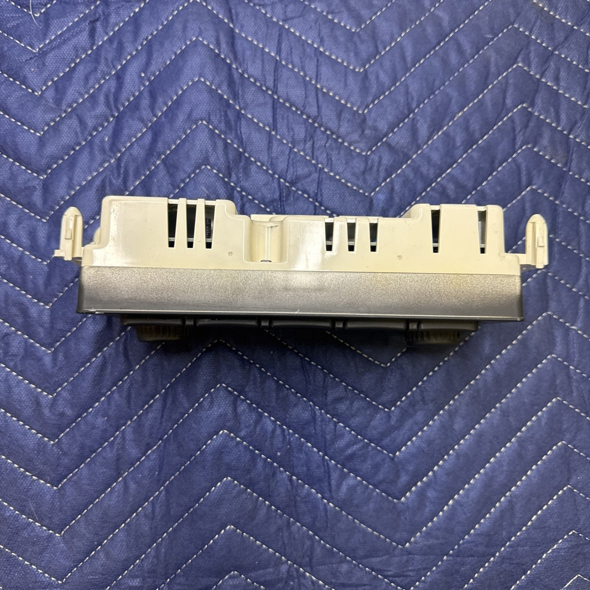 2003-2004 Chevrolet Silverado GMC Sierra HVAC Climate Control 15107730 OEM