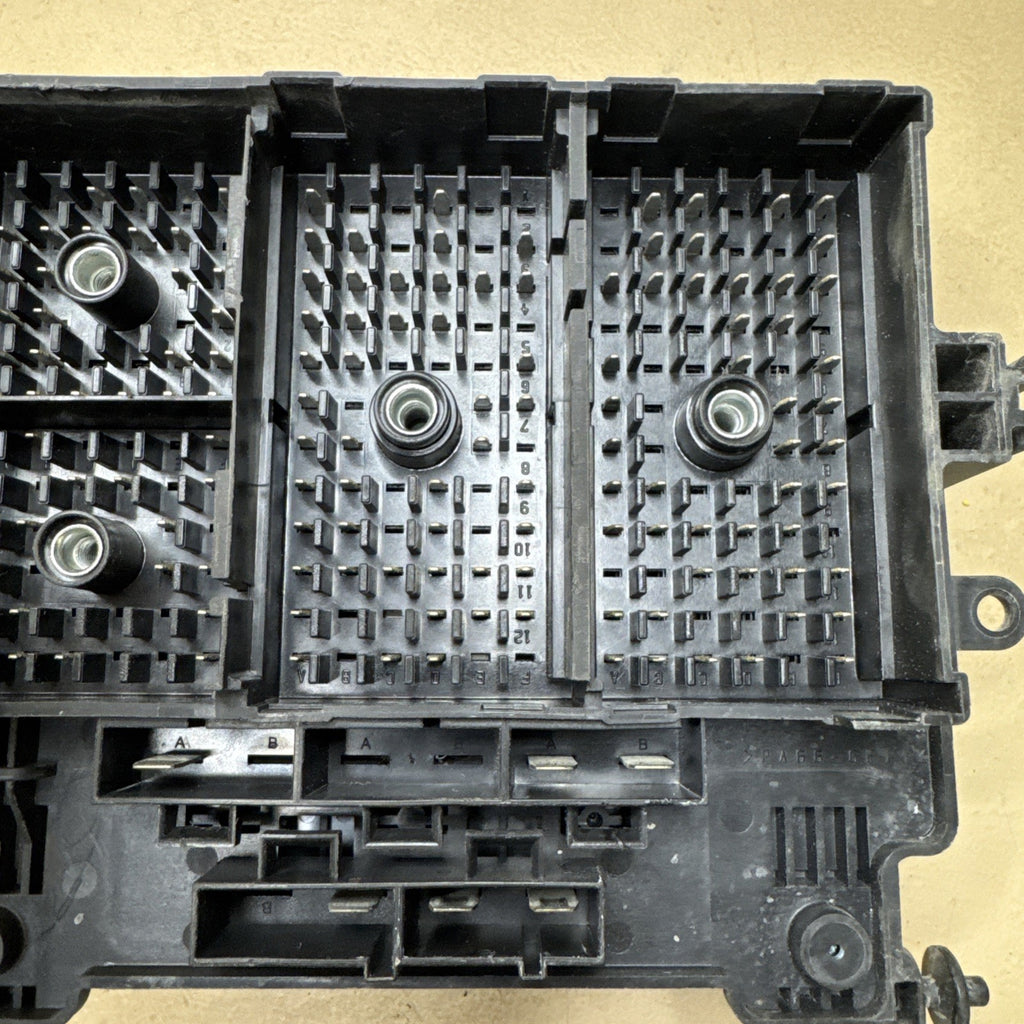 2003–2007 Silverado Sierra Underhood Fuse Box 15201928 OEM