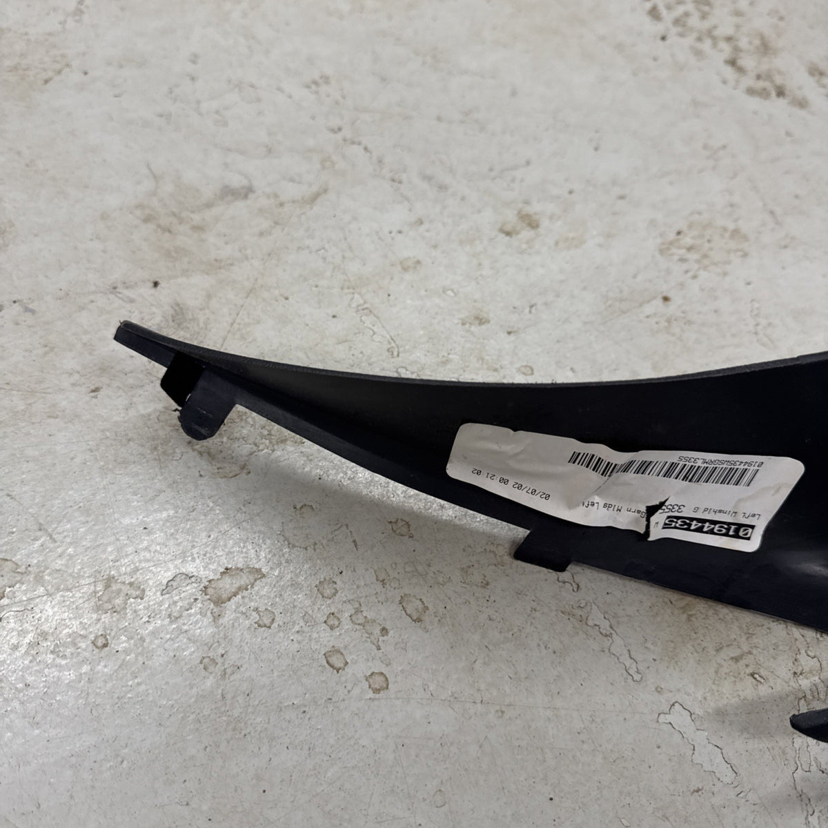 1999–2006 Silverado Sierra LH A Pillar Trim Panel Medium Gray 15073353 OEM