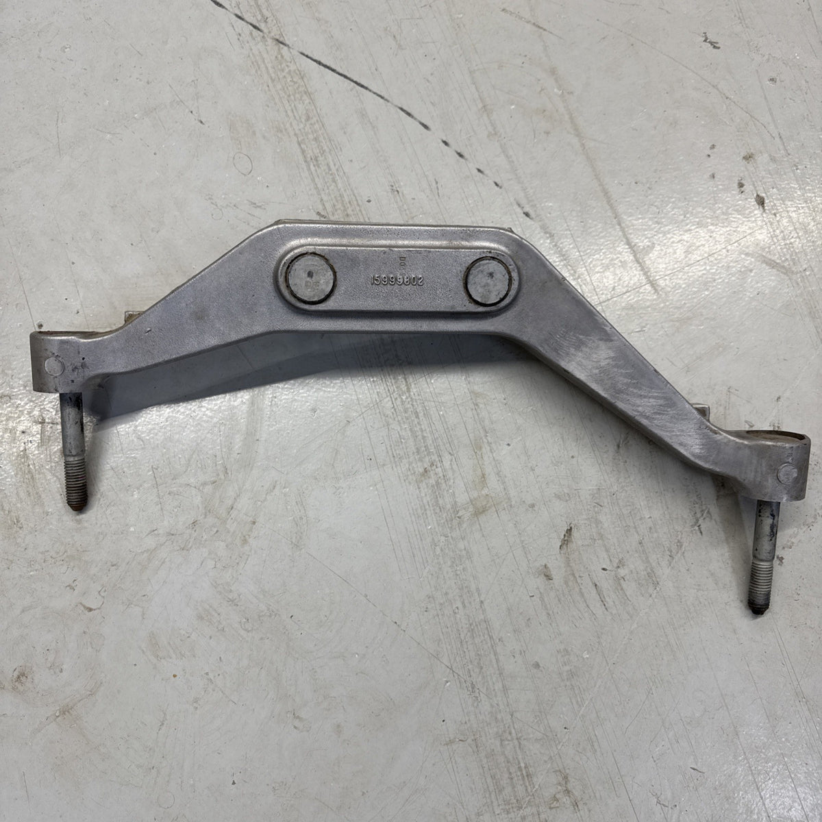 1999–2006 Silverado Sierra Front Differential Mount Bracket 15999802 OEM