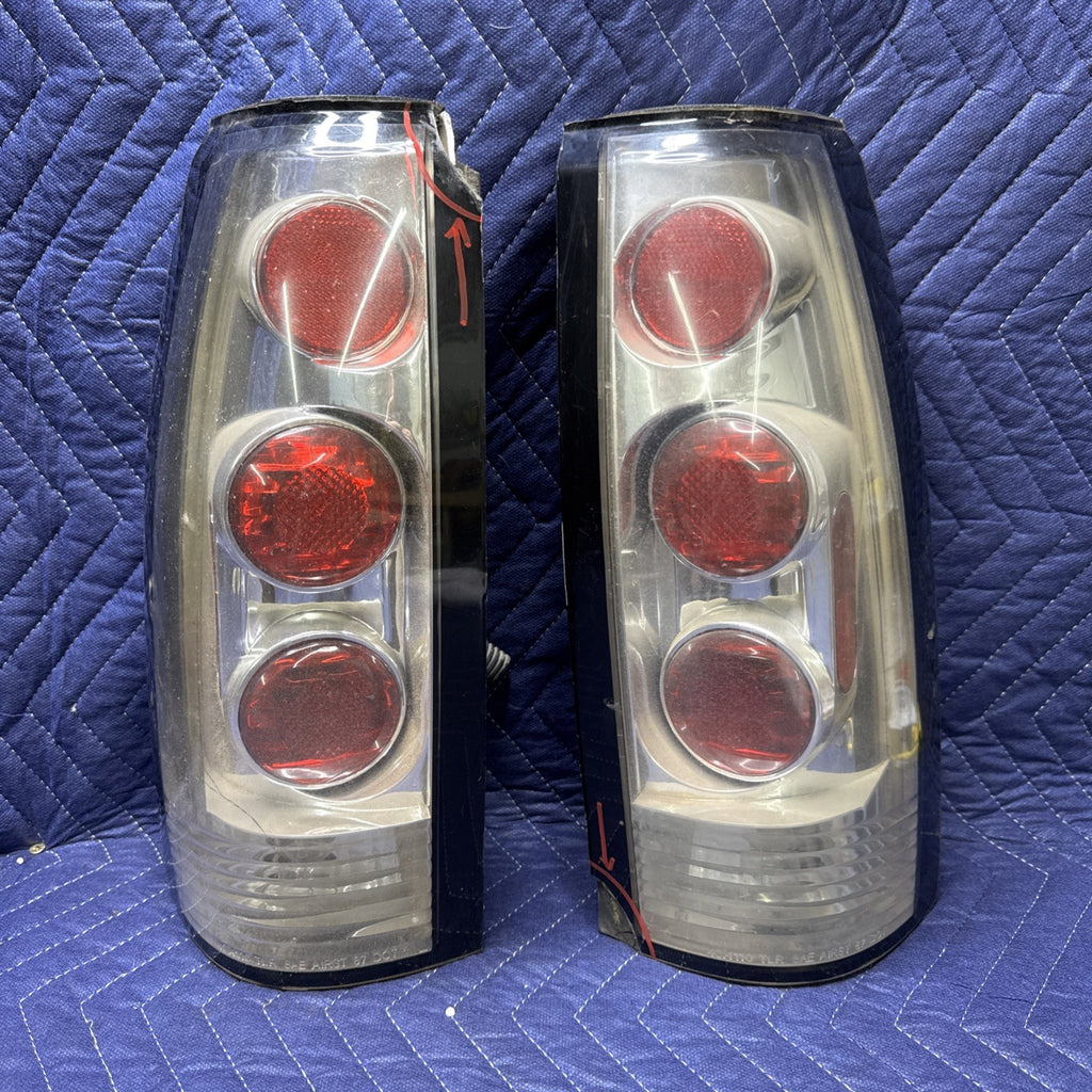 88-99 OBS Chevy GMC C1500 K1500 Tahoe Yukon Altezza Tail Lights Pair OEM Style