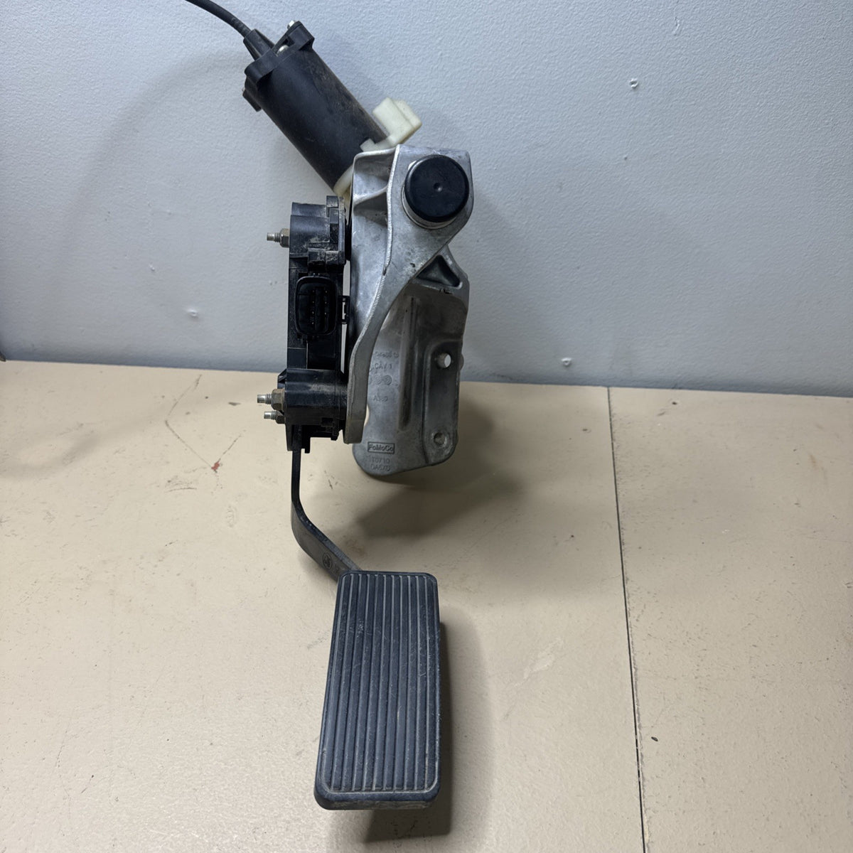 2005–2007 Ford F250 F350 Adjustable Accelerator Pedal Assembly OEM