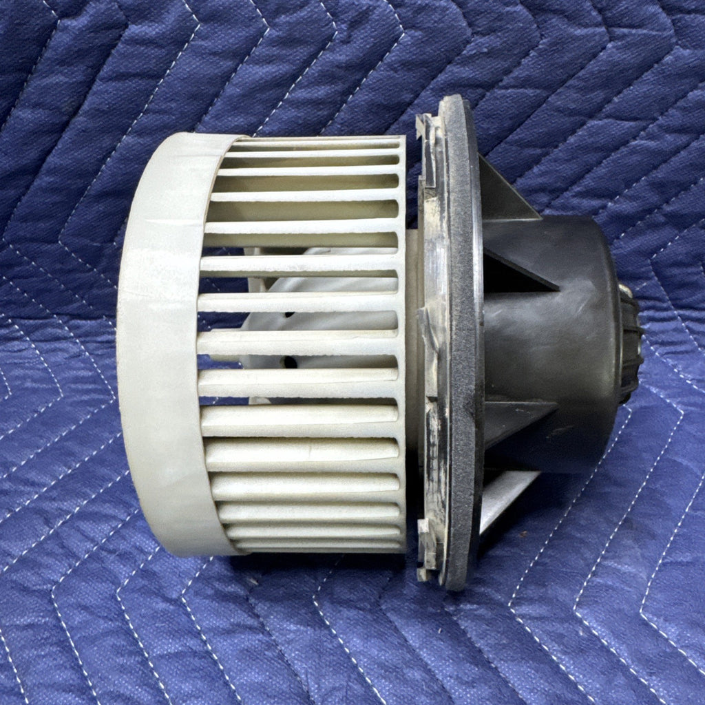 1999-2002 Silverado Sierra Tahoe Yukon HVAC Blower Motor 52494617 Valeo OEM