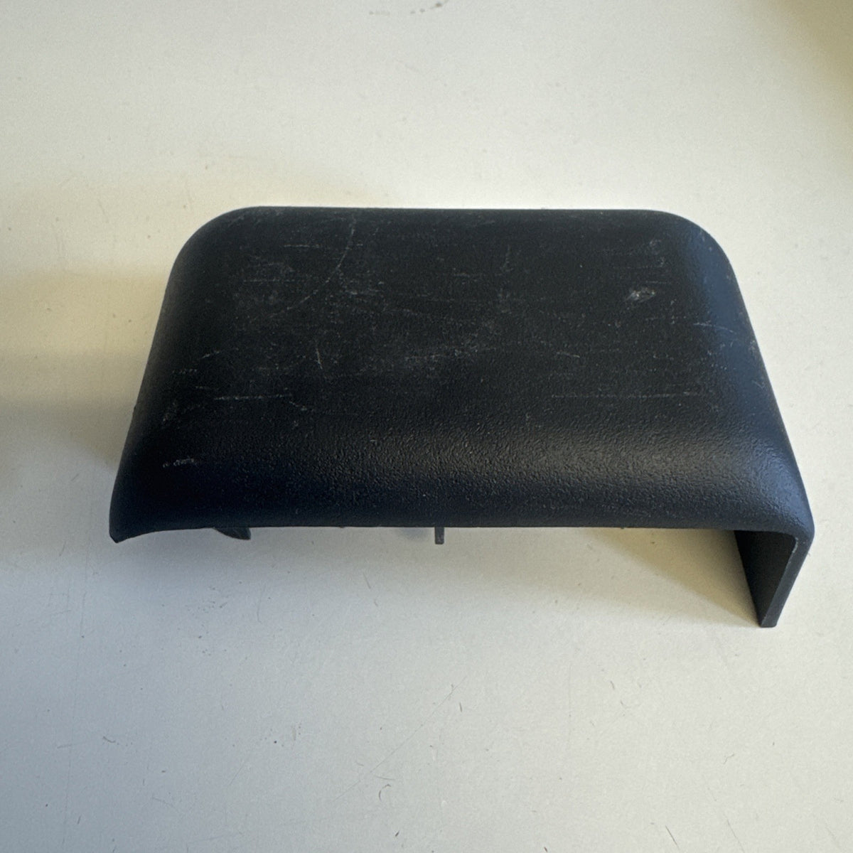1999–2006 Silverado Sierra RH Seat Track Bolt Cover Trim 15041468 OEM
