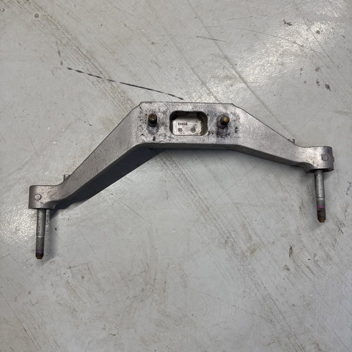 1999–2006 Silverado Sierra Front Differential Mount Bracket 15999802 OEM