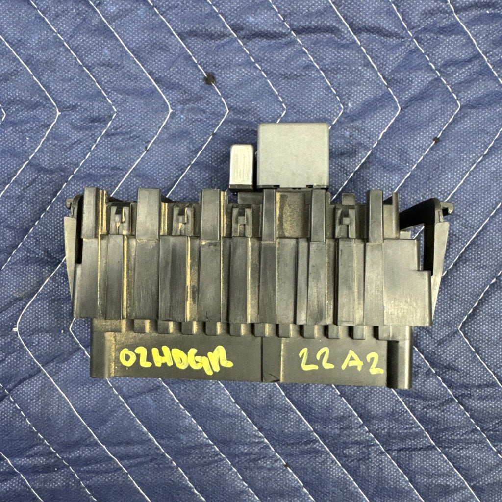 2000-2006 Chevrolet Silverado GMC Sierra Passenger Fuse Box 15770994 OEM