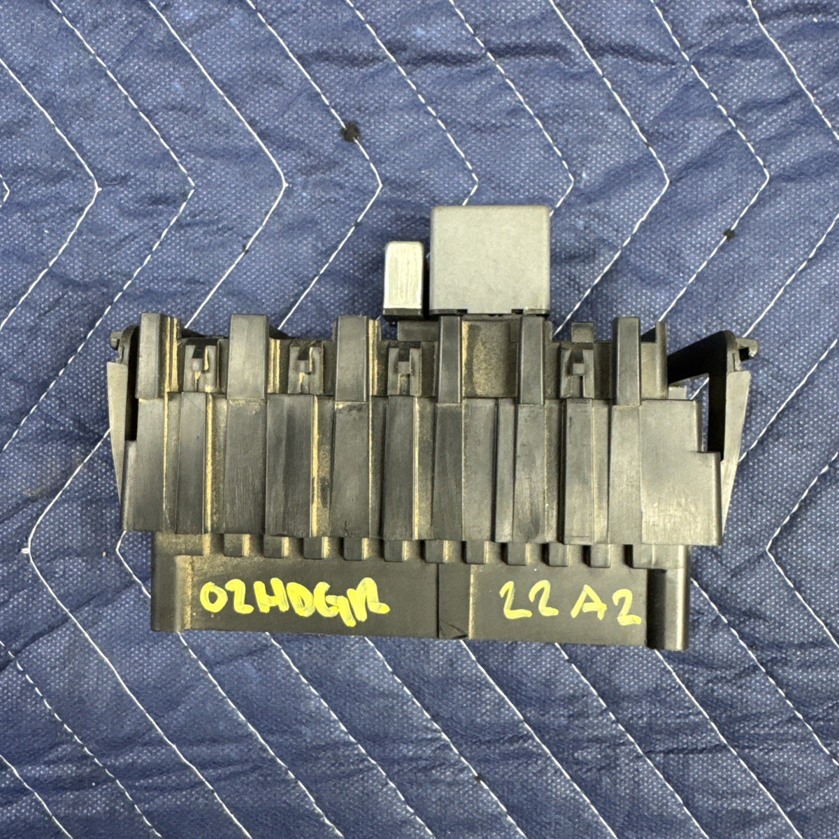 2000-2006 Chevrolet Silverado GMC Sierra Passenger Fuse Box 15770994 OEM