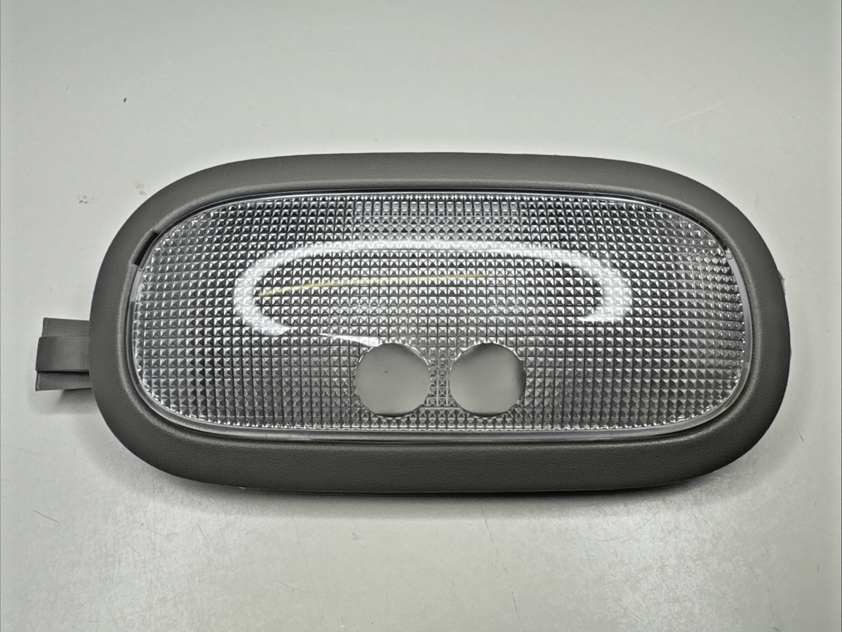 99-06 GMC Sierra Chevrolet Silverado Dome Light 15771414 OEM Tested Grey