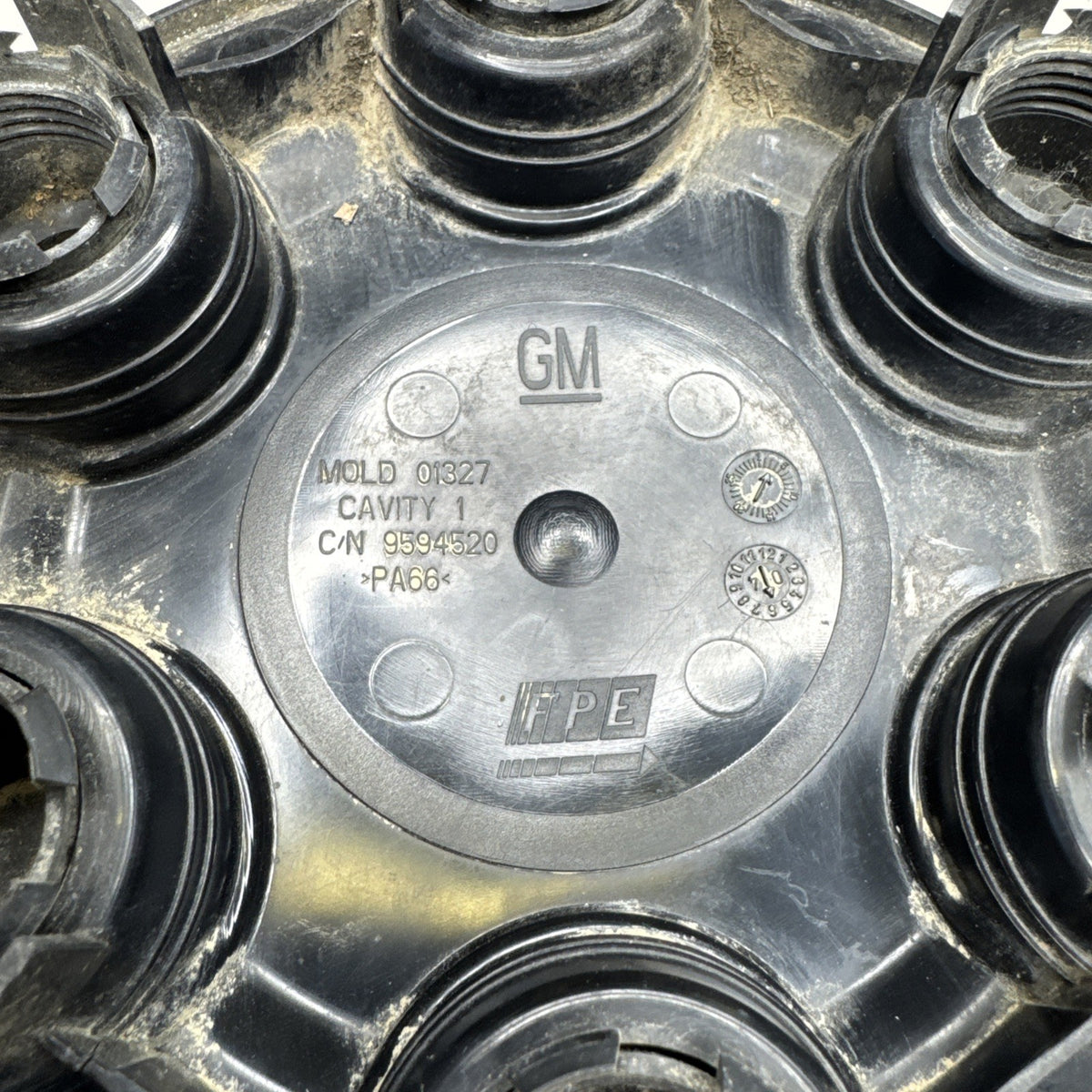 04-07 Chevy Tahoe Suburban Silverado 1500 Pickup 6 LUG Center Cap OE 9594520 A5
