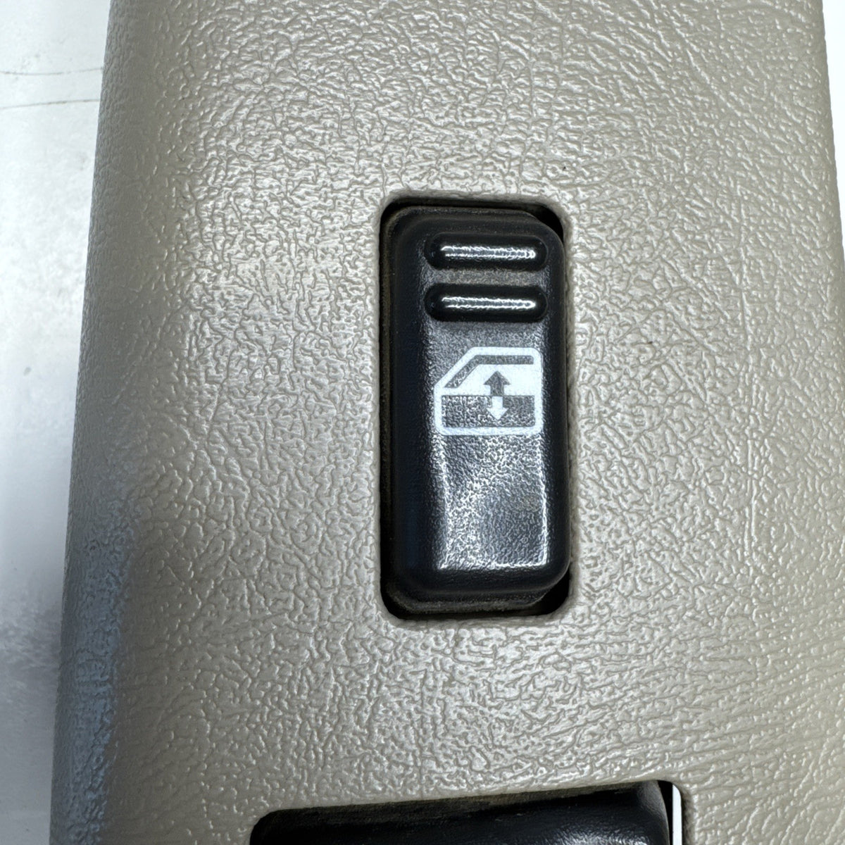 2000-02 GM Silverado Sierra Tahoe Yukon Passenger Window Switch 20831899 OEM