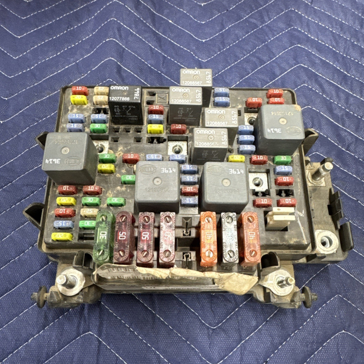 1999–2002 Silverado Sierra Engine Fuse Box Junction Block 12193645 OEM