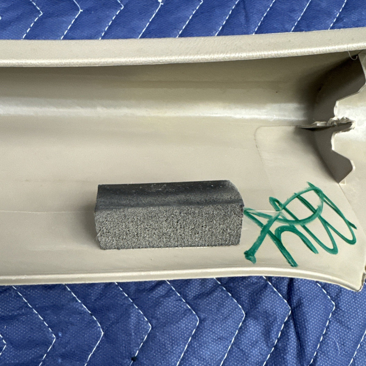 1999-2006 Chevrolet Silverado GMC Sierra A Pillar Trim RH 15073354 Tan OEM