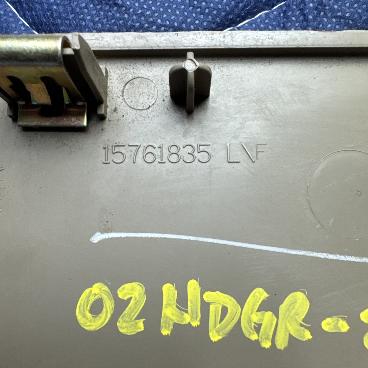 1999-2006 Chevrolet Silverado GMC Sierra Dash End Cap 15761835 Tan OEM