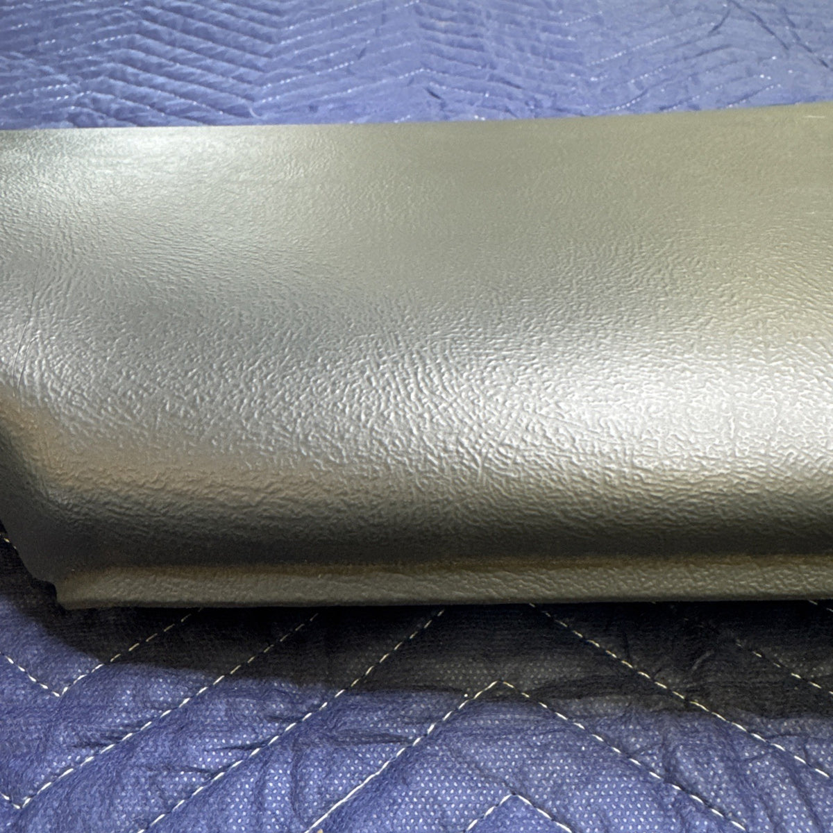 1999-2006 Chevrolet Silverado GMC Sierra LH Knee Bolster Panel 15999585 OEM