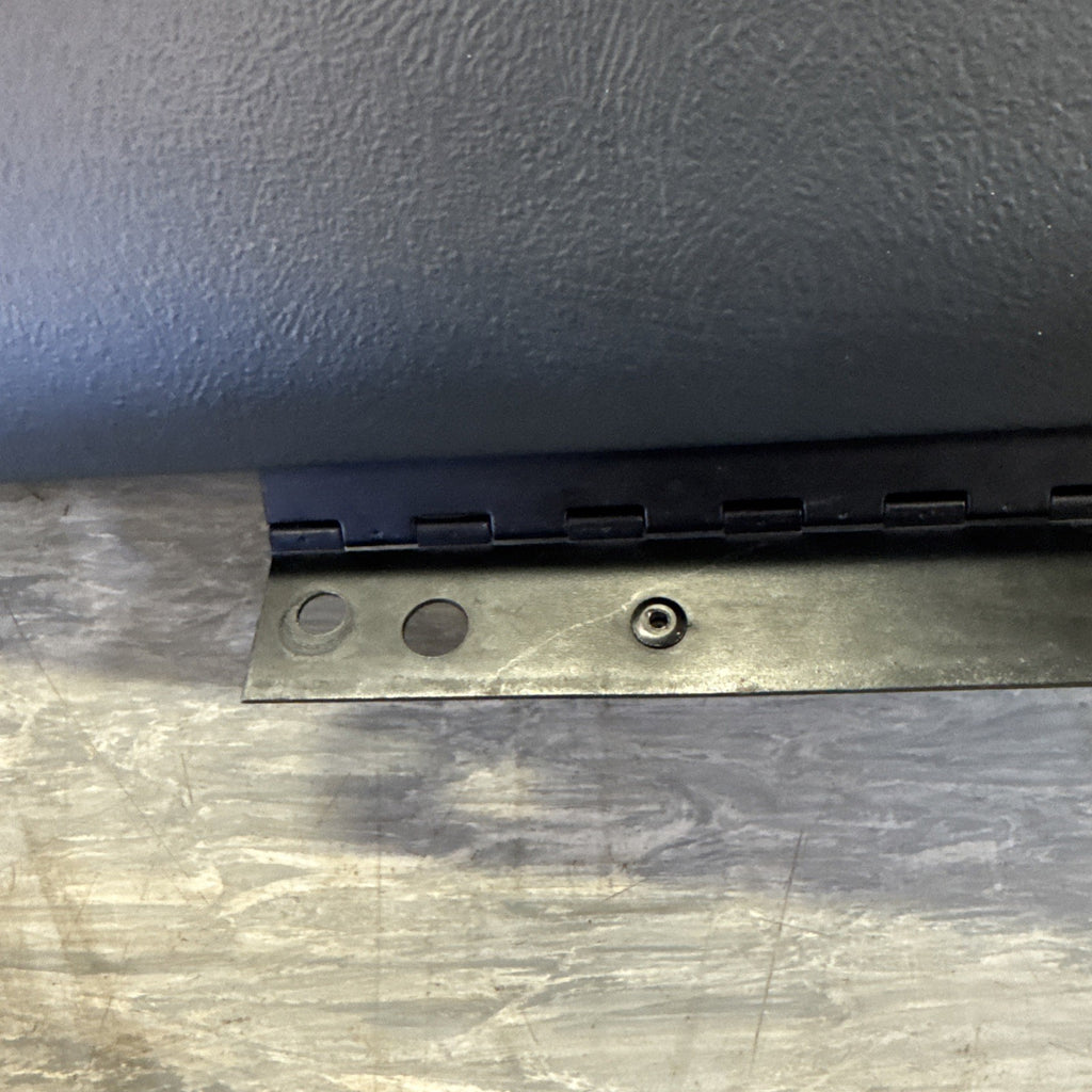 1999-2002 Chevrolet Silverado GMC Sierra Glove Box Assembly 15707423 OEM
