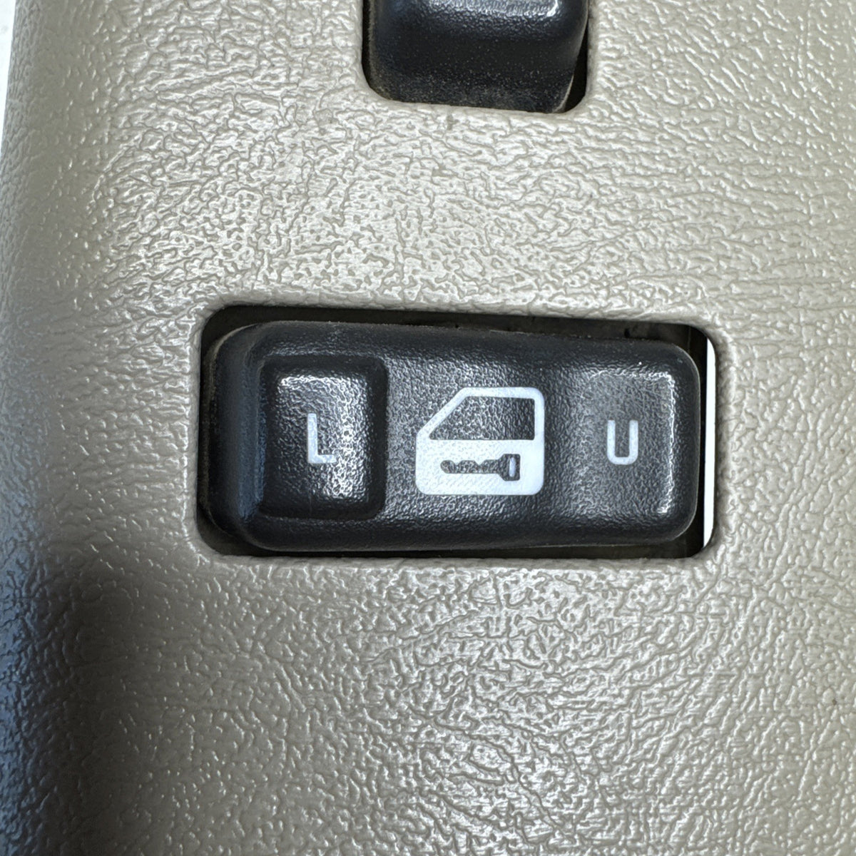 2000-02 GM Silverado Sierra Tahoe Yukon Passenger Window Switch 20831899 OEM