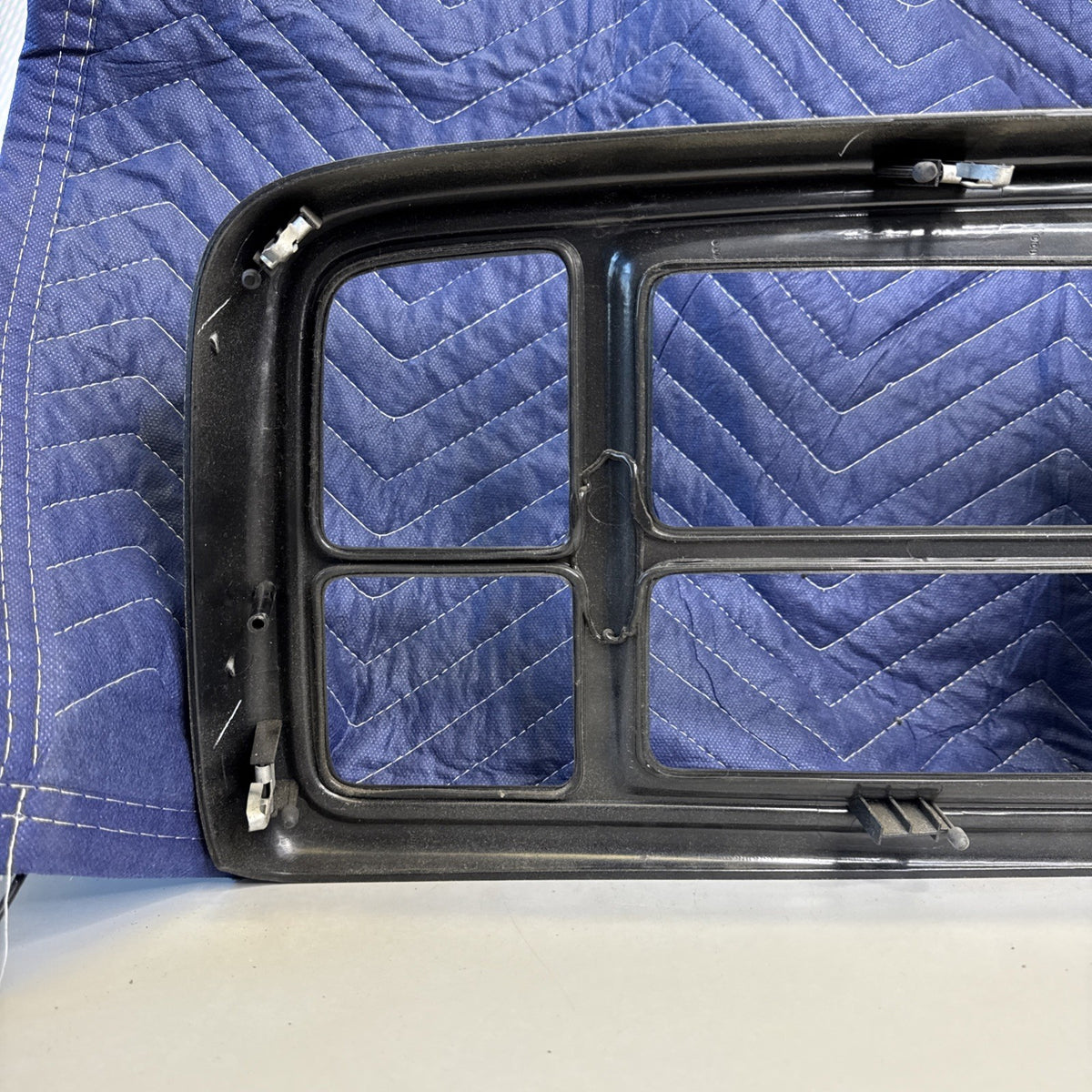 1999-02 GM Silverado Sierra Tahoe Yukon Radio Stereo Dash Bezel 15772850 OEM