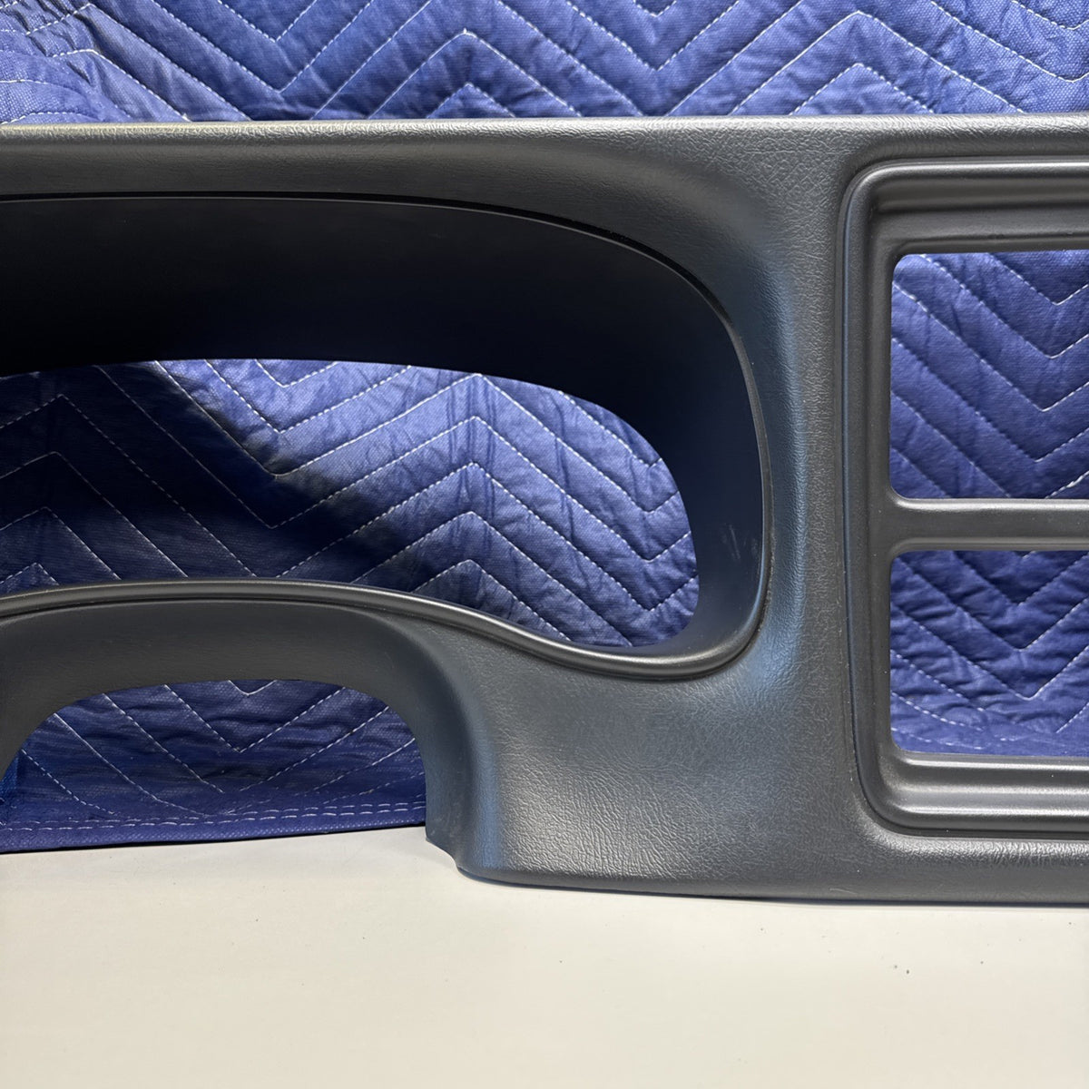 1999-02 GM Silverado Sierra Tahoe Yukon Radio Stereo Dash Bezel 15772850 OEM