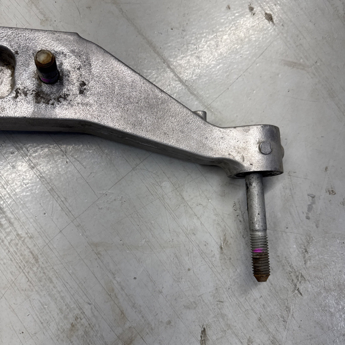 1999–2006 Silverado Sierra Front Differential Mount Bracket 15999802 OEM