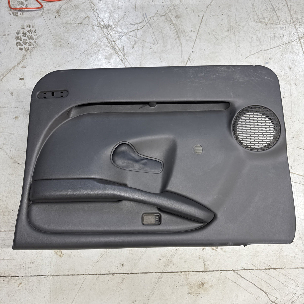 2003-2007 Silverado Sierra RH Manual Window Door Panel 15188272 OEM
