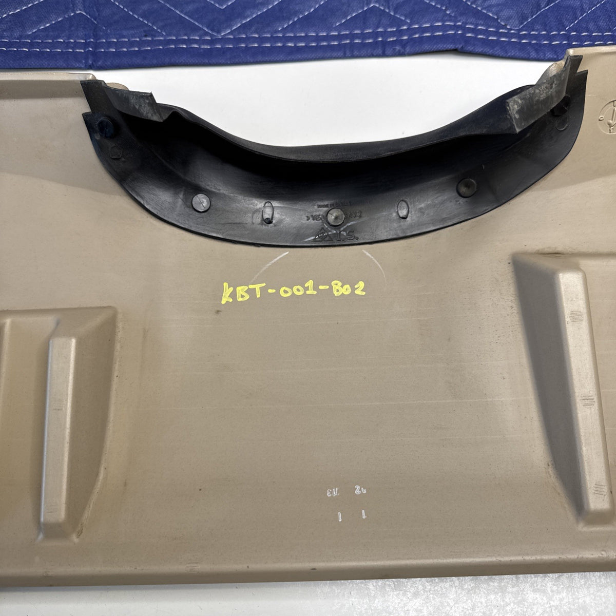1999-06 GM Silverado Sierra Tahoe Yukon Lower Knee Bolster Trim 15051287 OEM