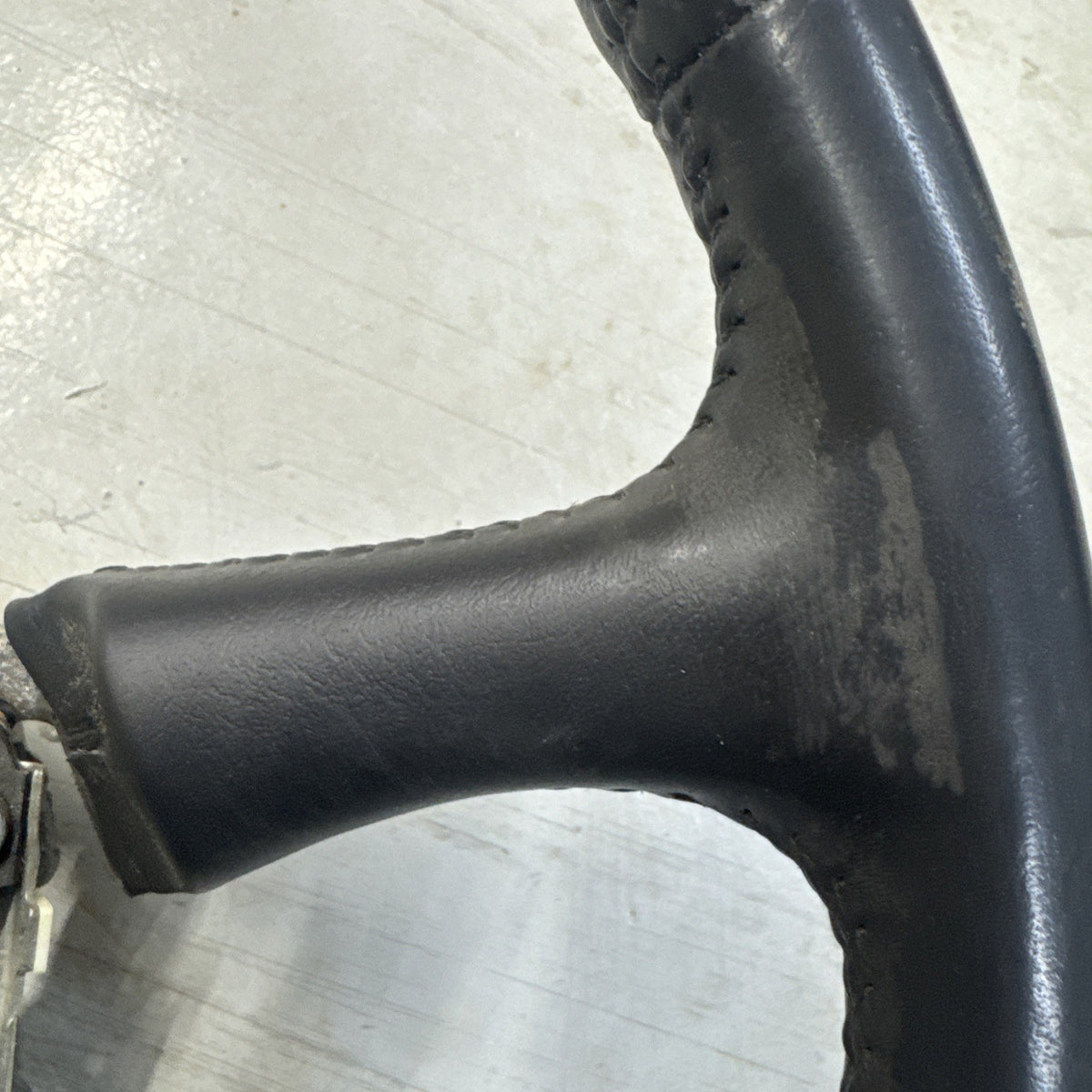 1999–2005 Silverado Sierra Leather Steering Wheel Ebony 15763216 OEM
