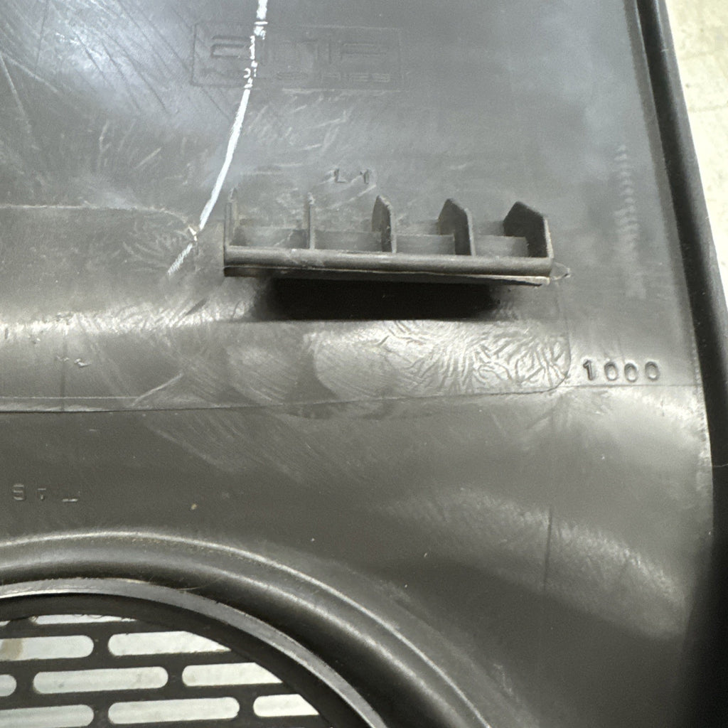 2003-2007 Silverado Sierra RH Manual Window Door Panel 15188272 OEM