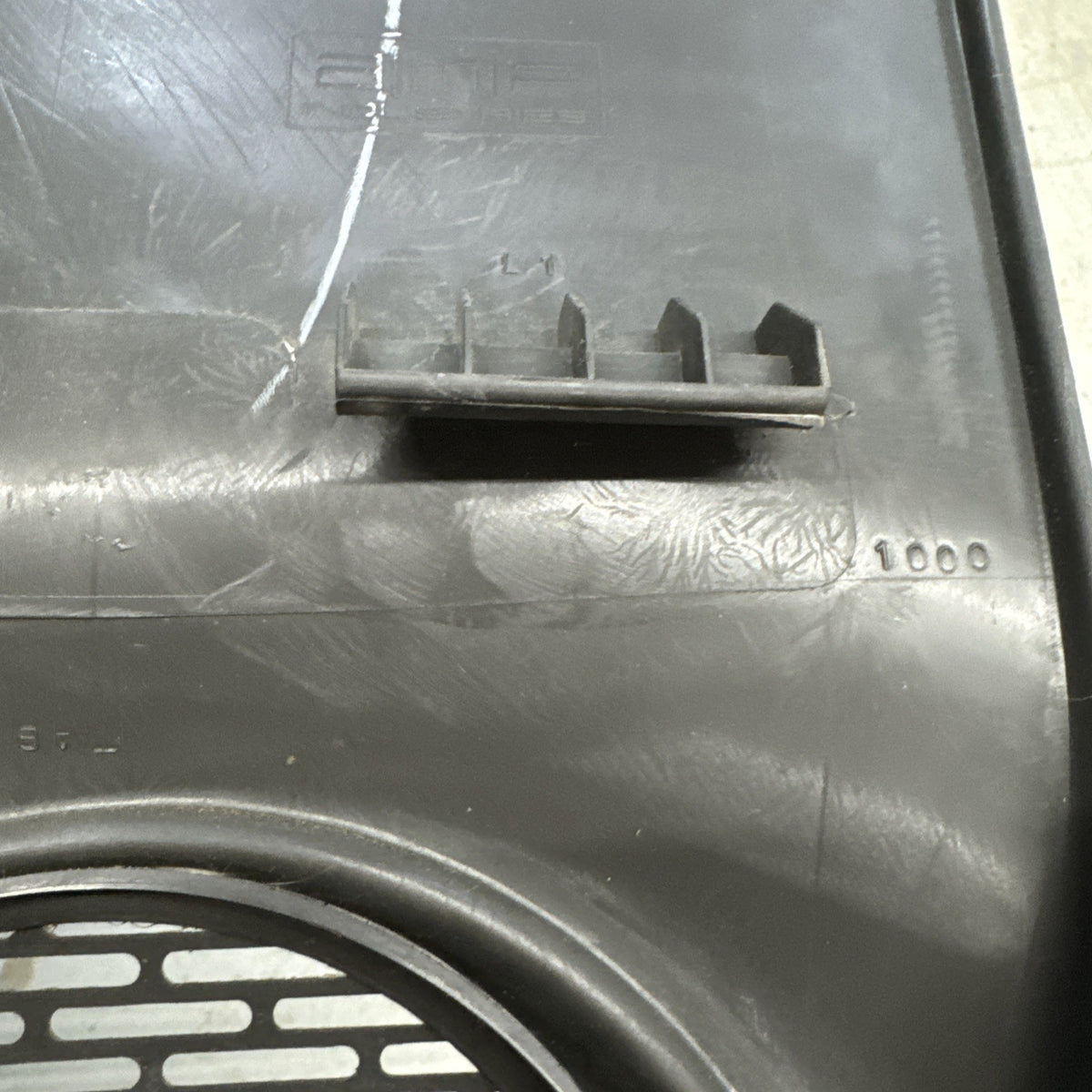 2003-2007 Silverado Sierra RH Manual Window Door Panel 15188272 OEM