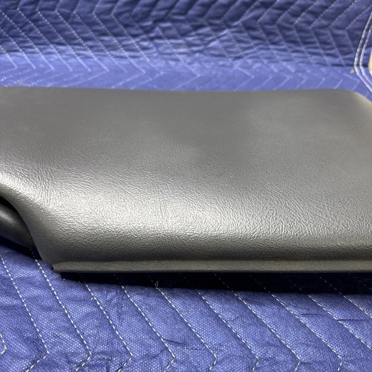 03-07 Silverado Sierra Tahoe Yukon Lower Dash Knee Bolster 15187082 OEM SHALE