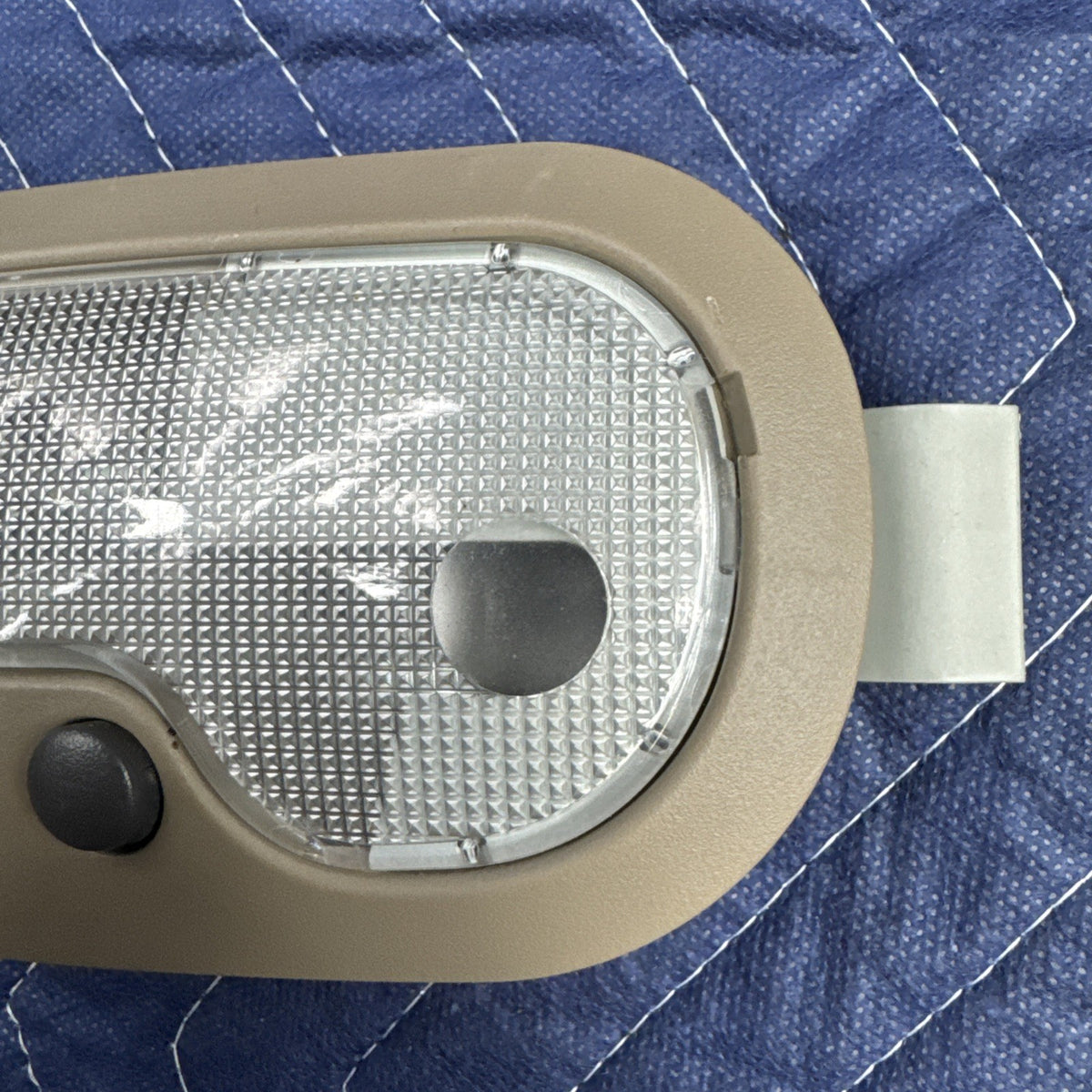 2000-2006 Chevrolet Silverado GMC Sierra Dome Light Assembly OEM Tan