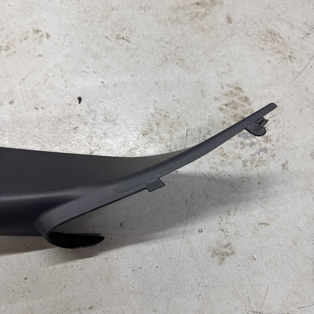 1999–2006 Silverado Sierra LH A Pillar Trim Panel Medium Gray 15073353 OEM