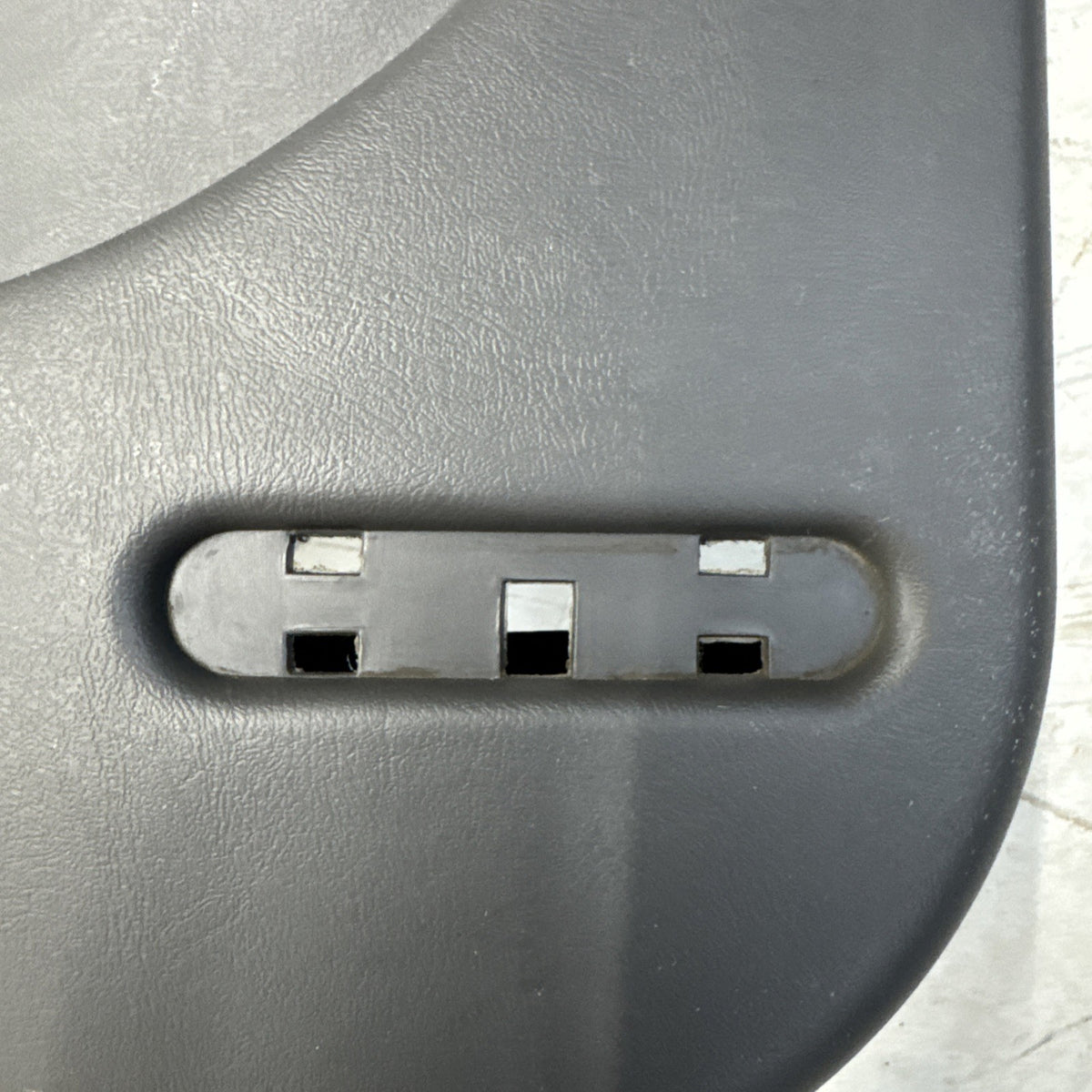 2003-2007 Silverado Sierra RH Manual Window Door Panel 15188272 OEM