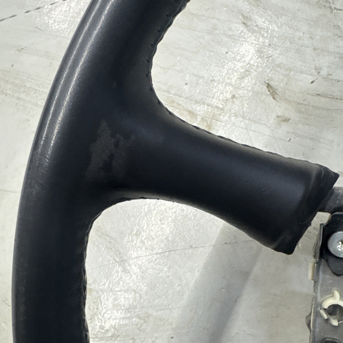 1999–2005 Silverado Sierra Leather Steering Wheel Ebony 15763216 OEM