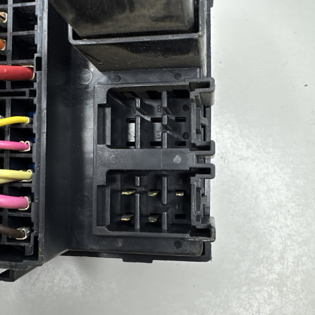 1999-2006 Chevrolet Silverado GMC Sierra Fuse Box 15770992-01 OEM w/ Relays