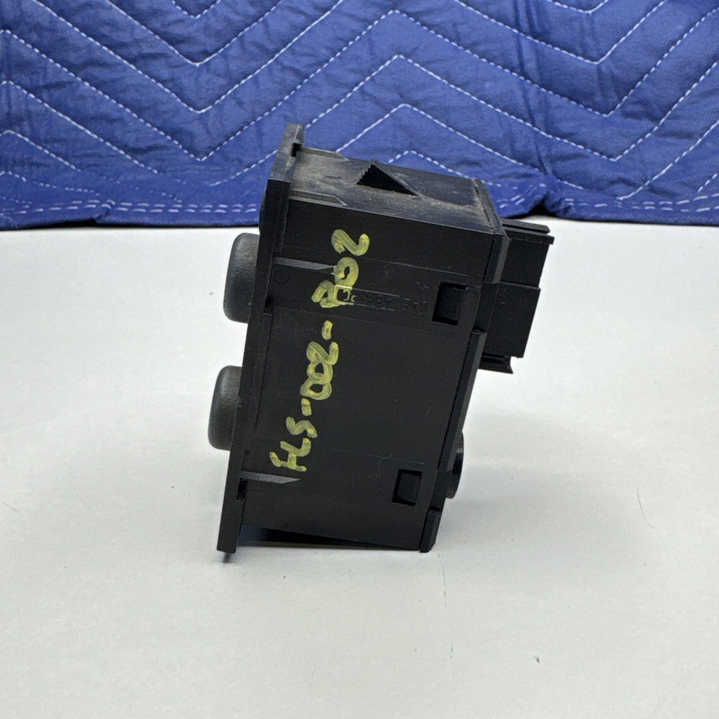 1999-02 GM Silverado Sierra Tahoe Yukon Fog Cargo Lamp Light Switch 15735837