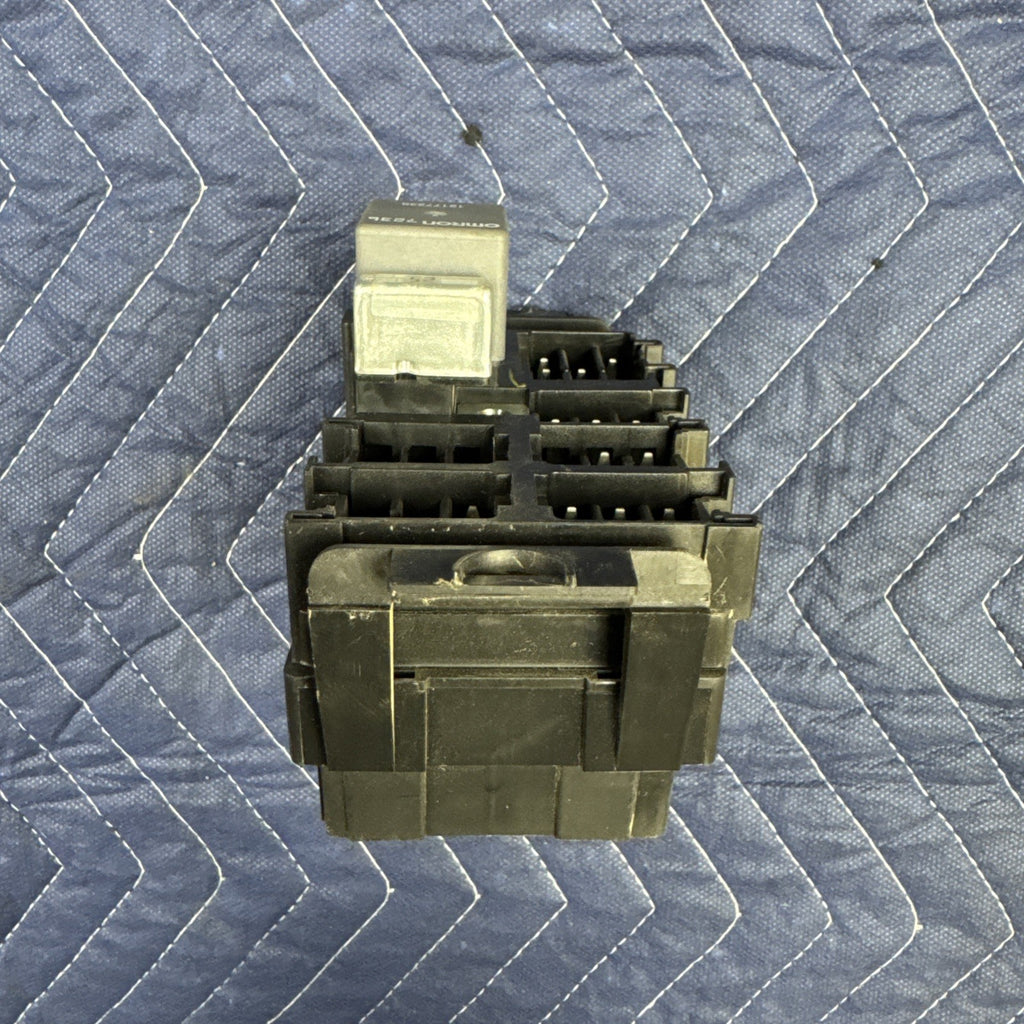 2000-2006 Chevrolet Silverado GMC Sierra Passenger Fuse Box 15770994 OEM