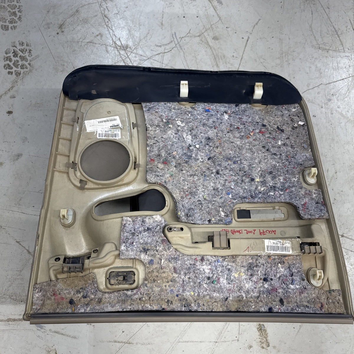 2001-2002 Silverado Sierra Crew Cab RH Rear Door Panel 15086584 OEM