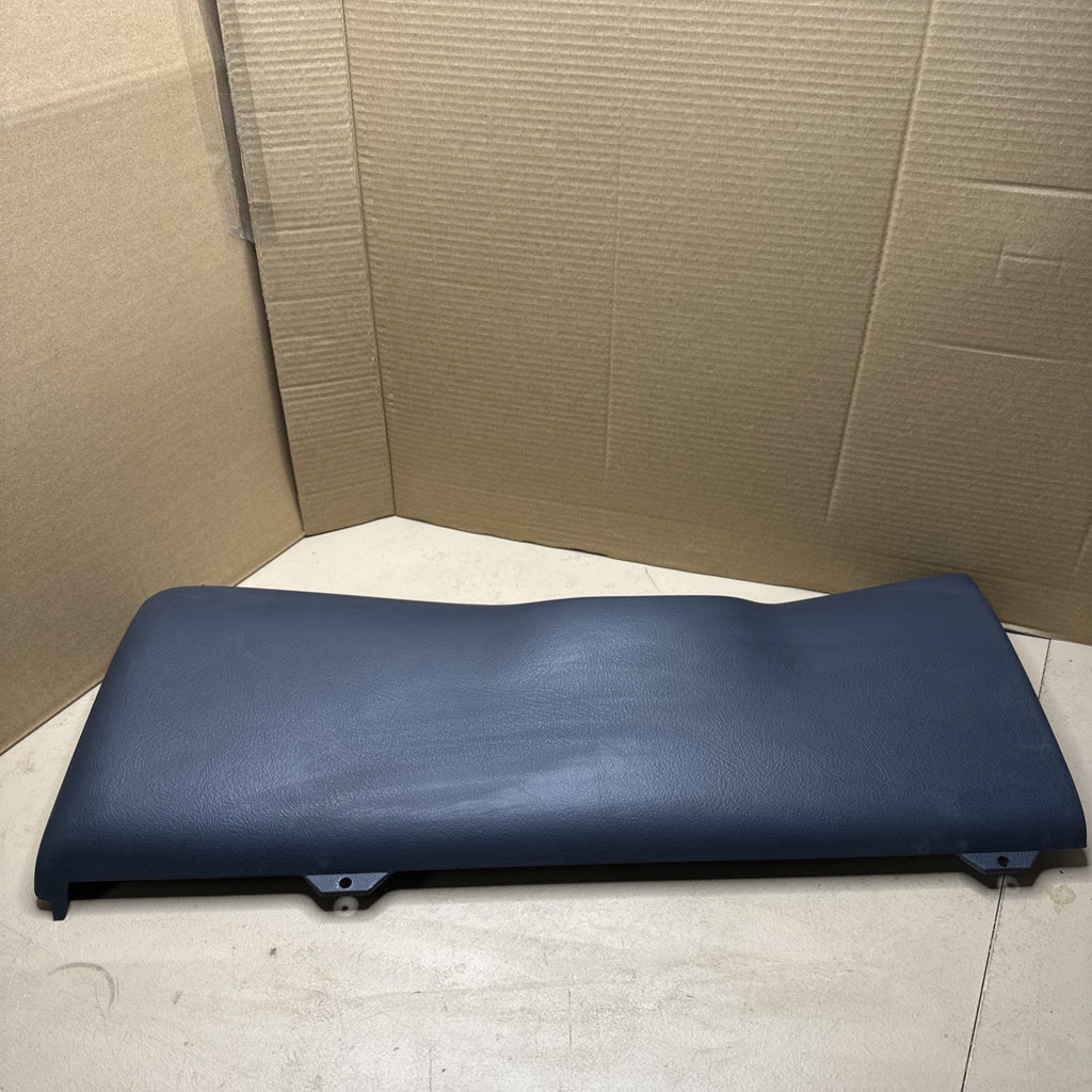 2000–2006 Silverado Sierra LH Knee Bolster Panel Medium Gray 15748089 OEM