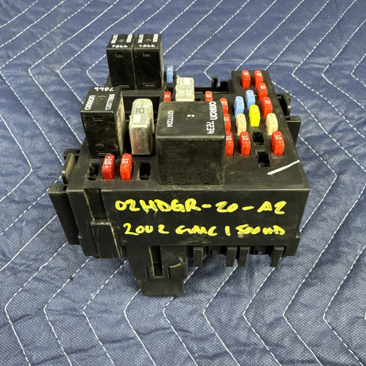 1999-2002 Chevrolet Silverado GMC Sierra Fuse Box Relay Block 15770992 OEM