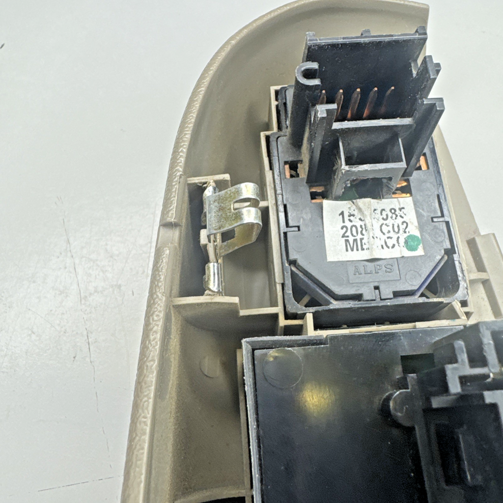 2000-02 GM Silverado Sierra Tahoe Yukon Master Window Switch Panel 15062650 OEM
