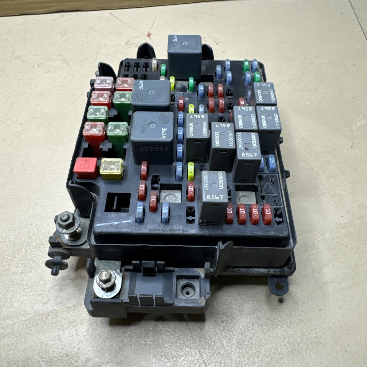 2003–2007 Silverado Sierra Underhood Fuse Box 15201928 OEM