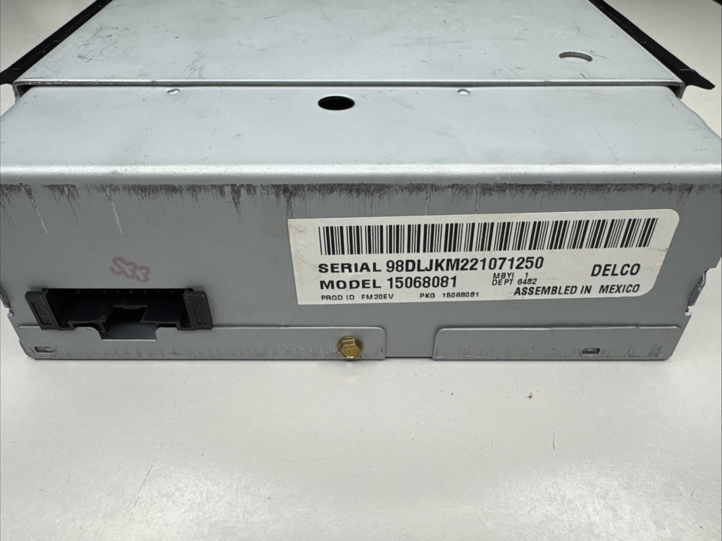 95-02 Silverado Sierra Tahoe Yukon Remote Cassette Tape Player 15068081 OEM
