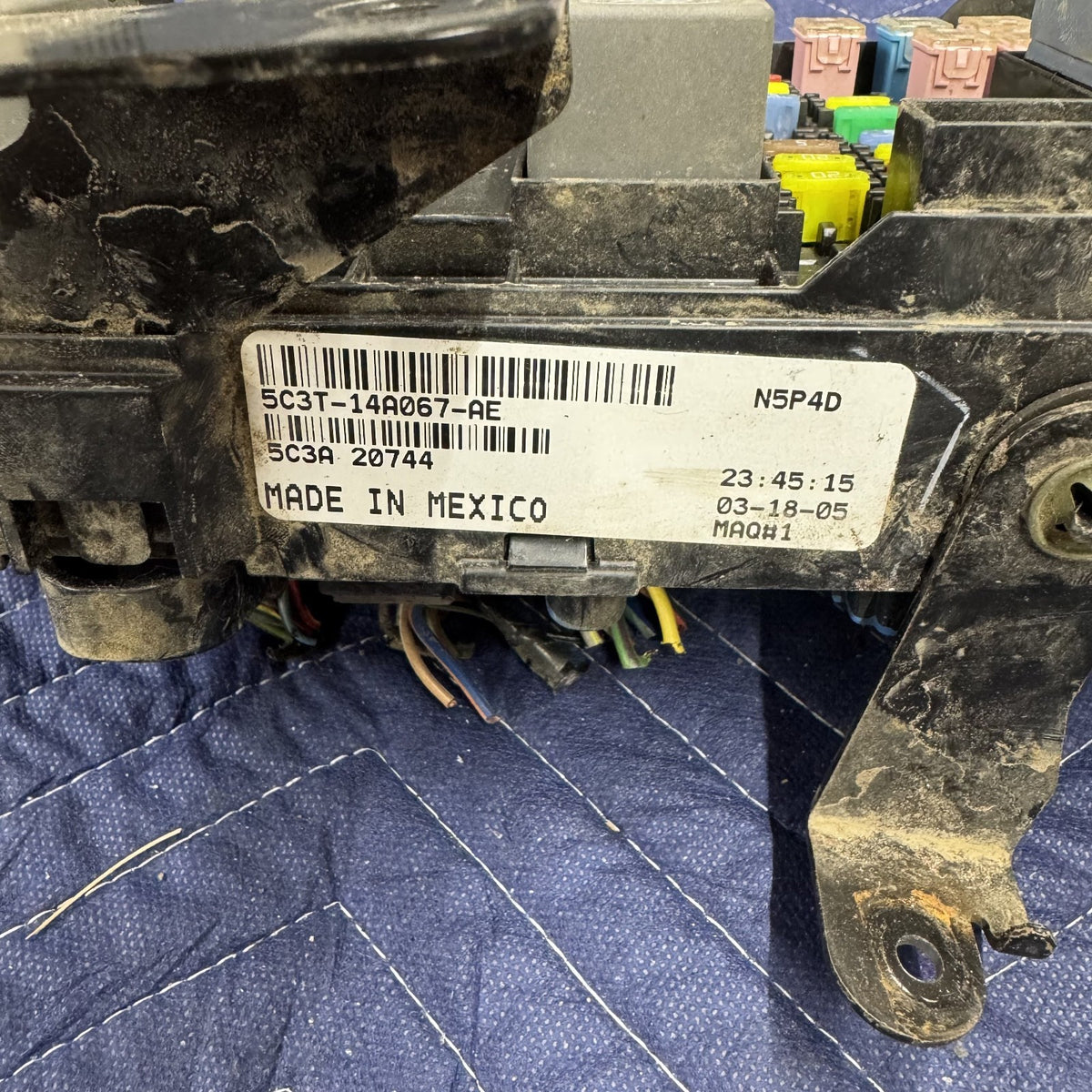 2005-2007 Ford F250 F350 Interior Fuse Box 5C3T-14A067 OEM