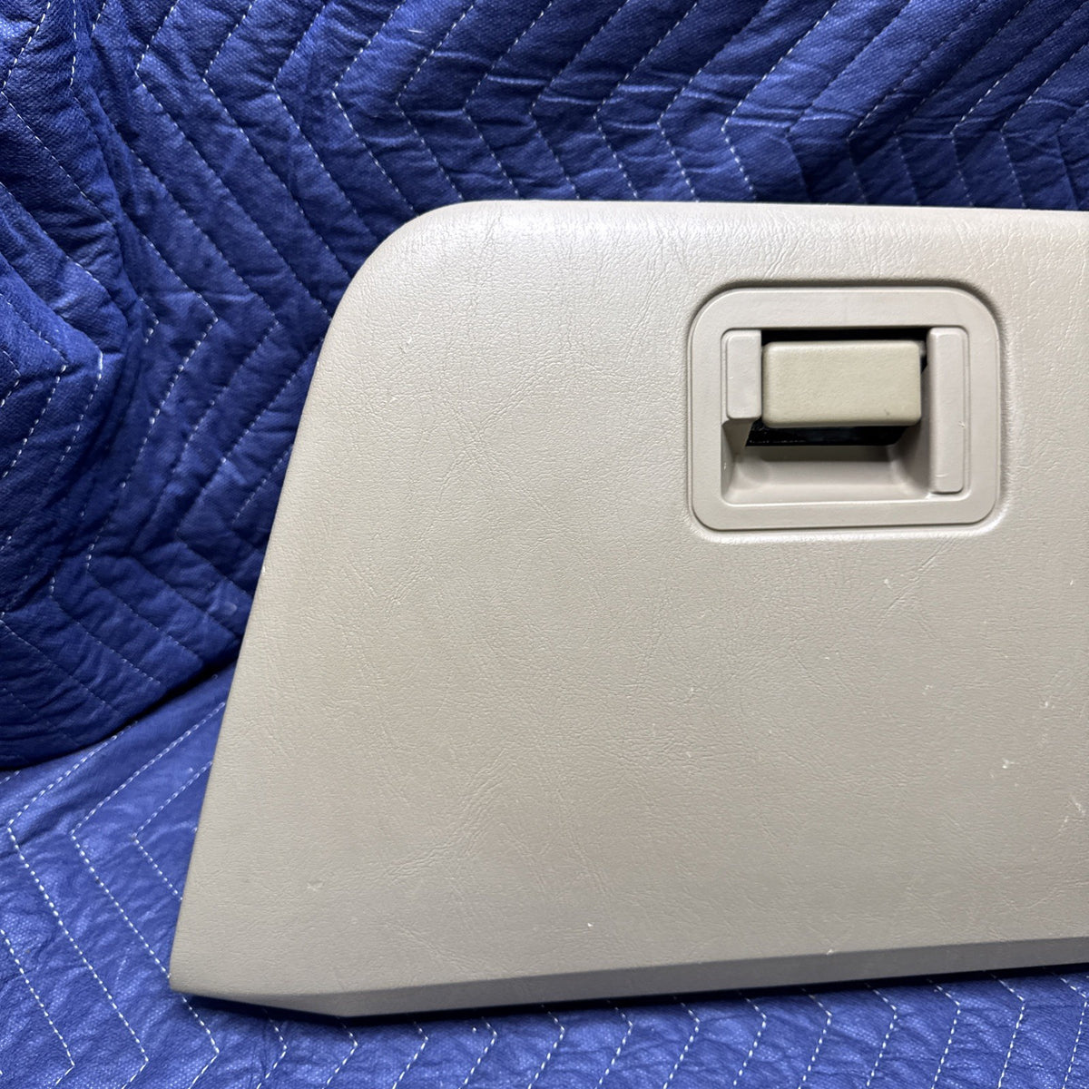 2003-2007 Ford F250 F350 Glove Box Storage Bin Parchment Tan 3C3X-250601-BA OEM