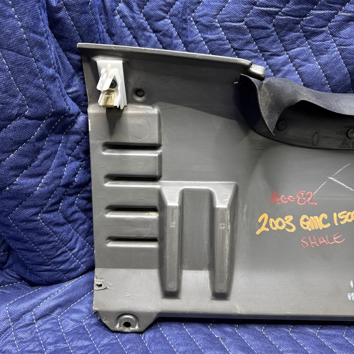 03-07 Silverado Sierra Tahoe Yukon Lower Dash Knee Bolster 15187082 OEM SHALE