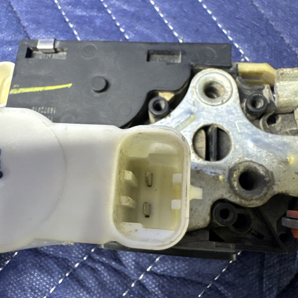 01-07 Silverado Sierra Tahoe Yukon Rear Left Door Latch Lock Actuator 16872415