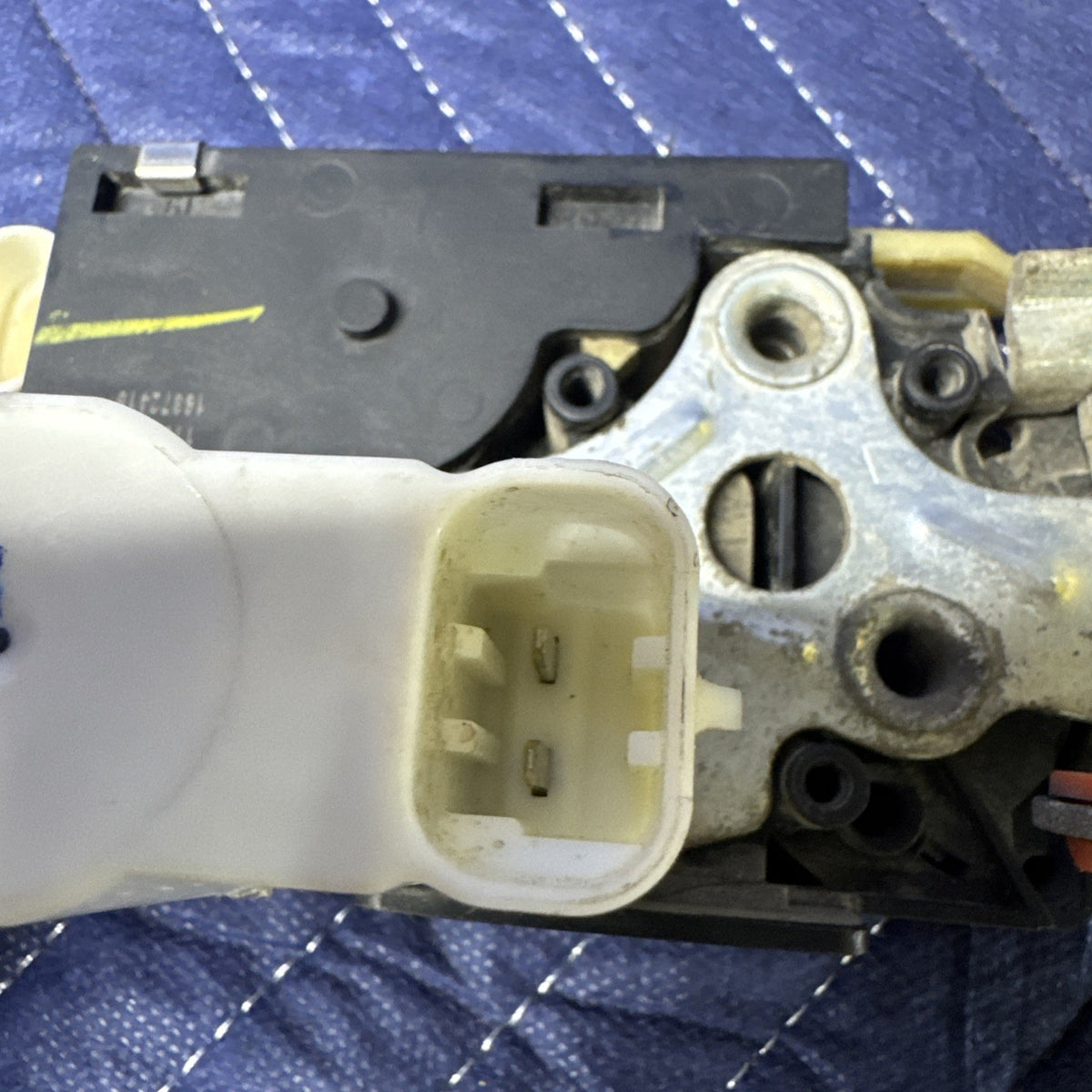 01-07 Silverado Sierra Tahoe Yukon Rear Left Door Latch Lock Actuator 16872415