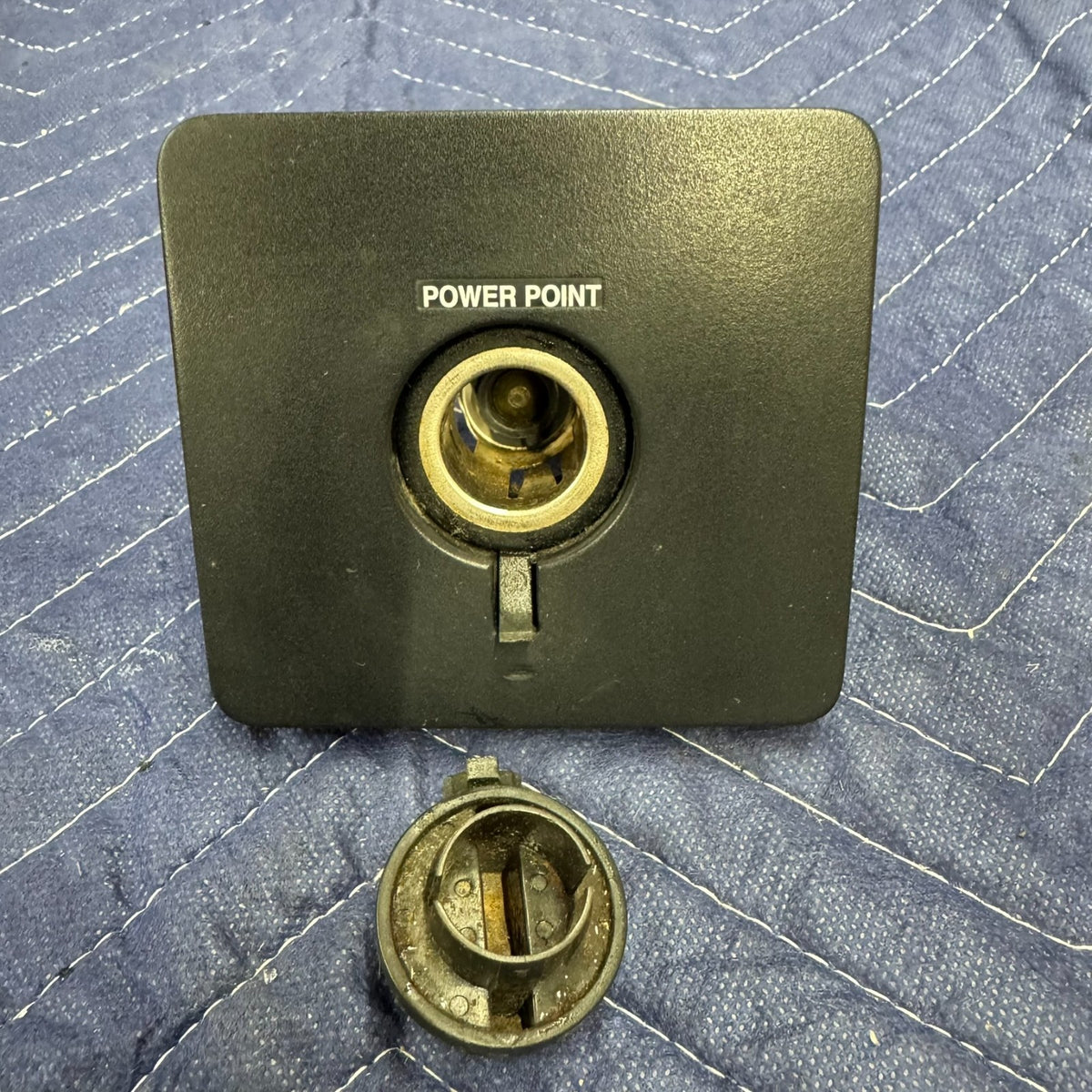 2005-2007 Ford F250 F350 Dash Power Point Outlet 5C34-26047A04 OEM