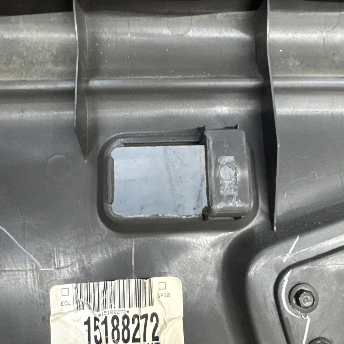 2003-2007 Silverado Sierra RH Manual Window Door Panel 15188272 OEM
